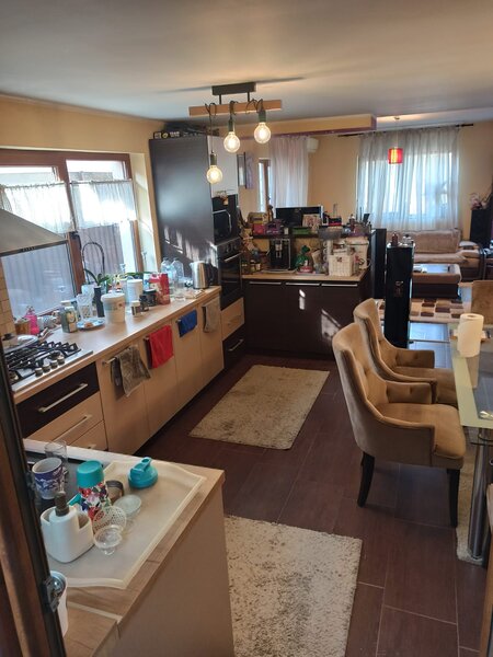 Centru Popesti Leordeni, str. Sf. Voievozi vila indiv. 4-5cam, 3 bai, curte