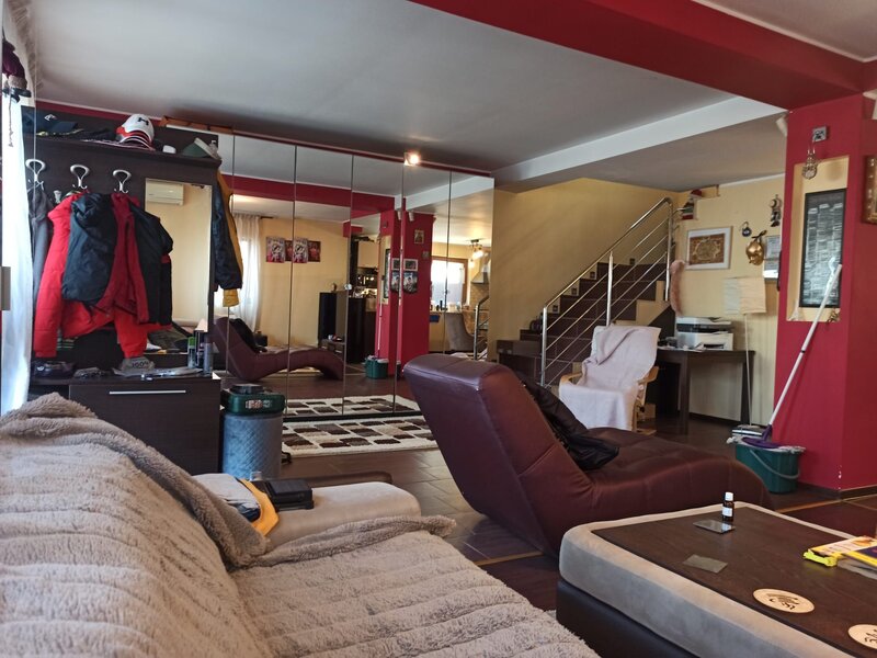 Centru Popesti Leordeni, str. Sf. Voievozi vila indiv. 4-5cam, 3 bai, curte