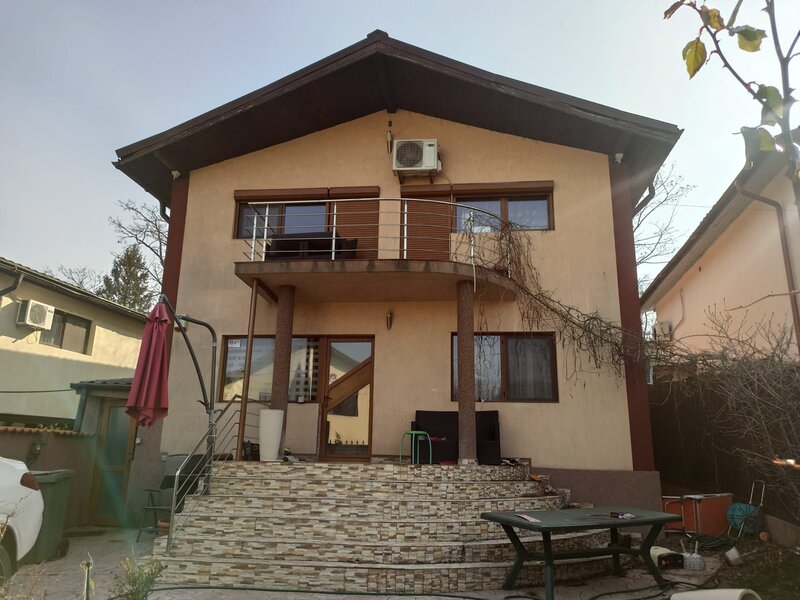 Centru Popesti Leordeni, str. Sf. Voievozi vila indiv. 4-5cam, 3 bai, curte