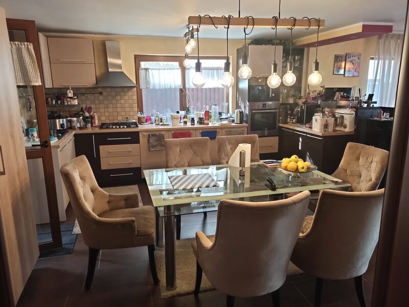 Centru Popesti Leordeni, str. Sf. Voievozi vila indiv. 4-5cam, 3 bai, curte